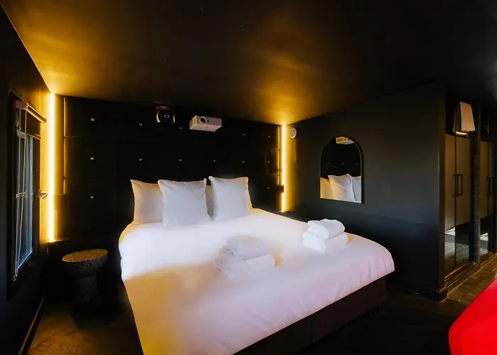 Supper Hotel