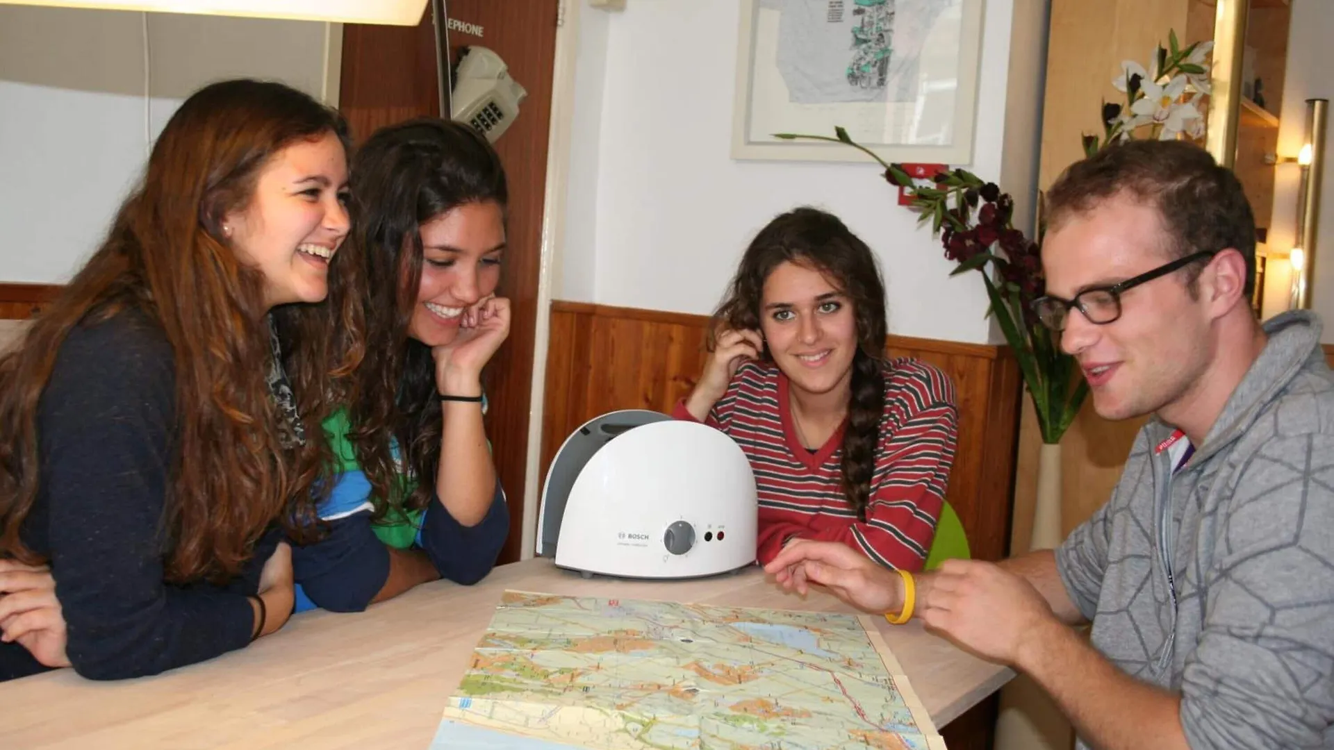 4 Smart Budget Hotels Near The Biblical Museum Worth Booking